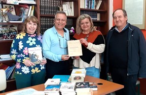 Το ΠΟΚΕΛ πρόσφερε βιβλία στο 11ο Γυμνάσιο Λάρισας